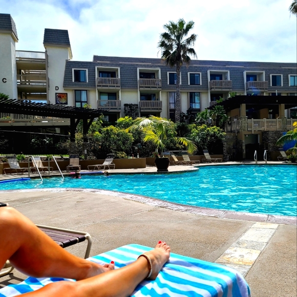 Meet your Posher, Alexis - Picture 1 of 1